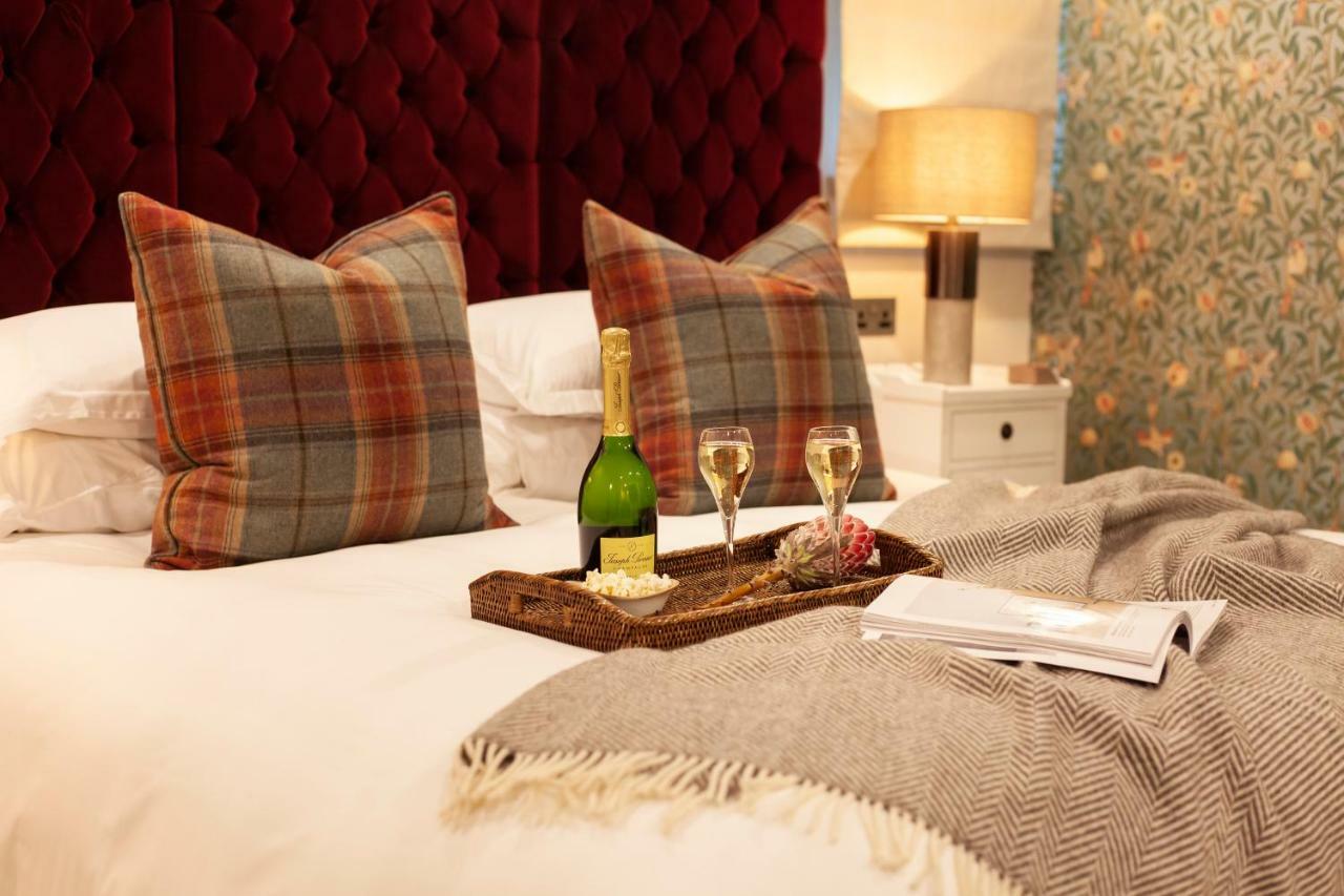 The Roseate Edinburgh - Small Luxury Hotels Of The World Eksteriør bilde A bedroom at The Old Inn